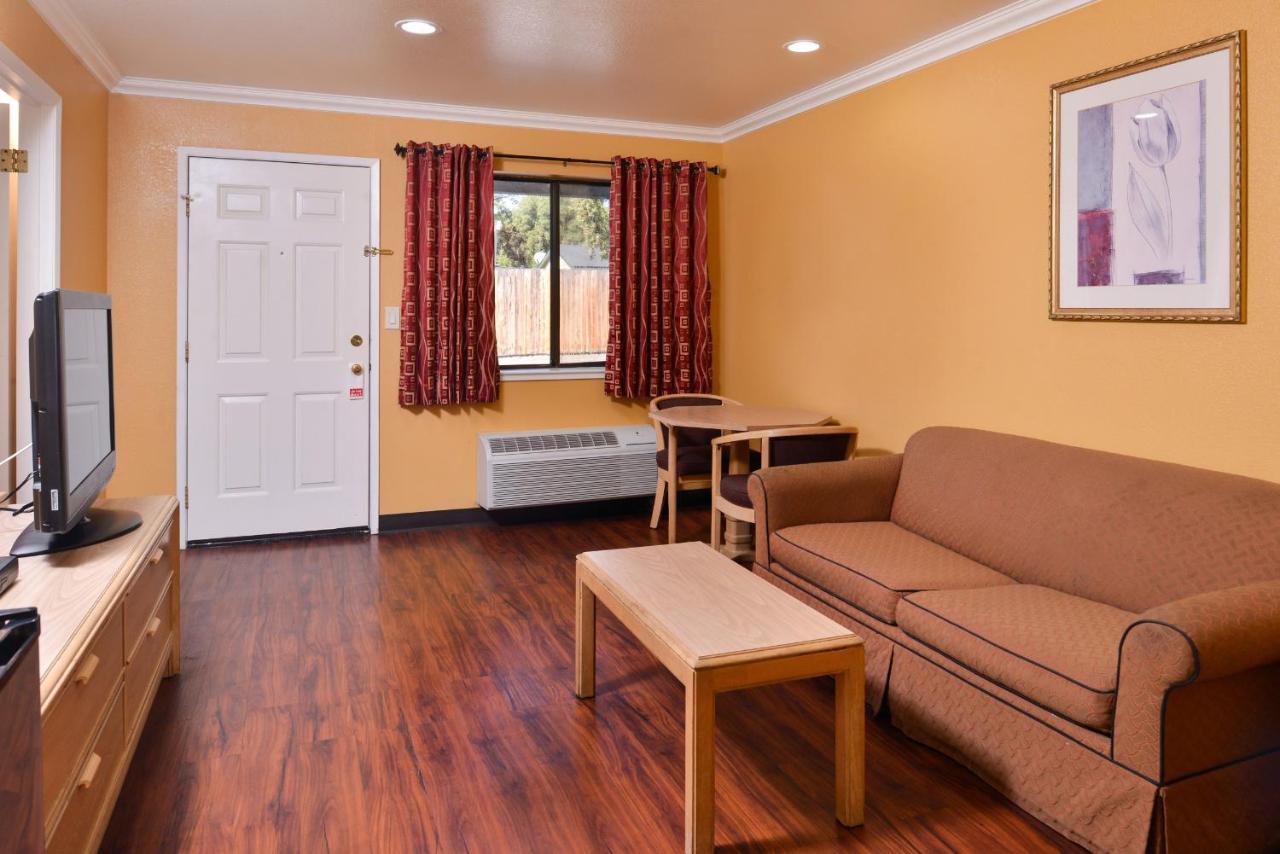 Americas Best Value Inn And Suites Clearlake Exterior photo
